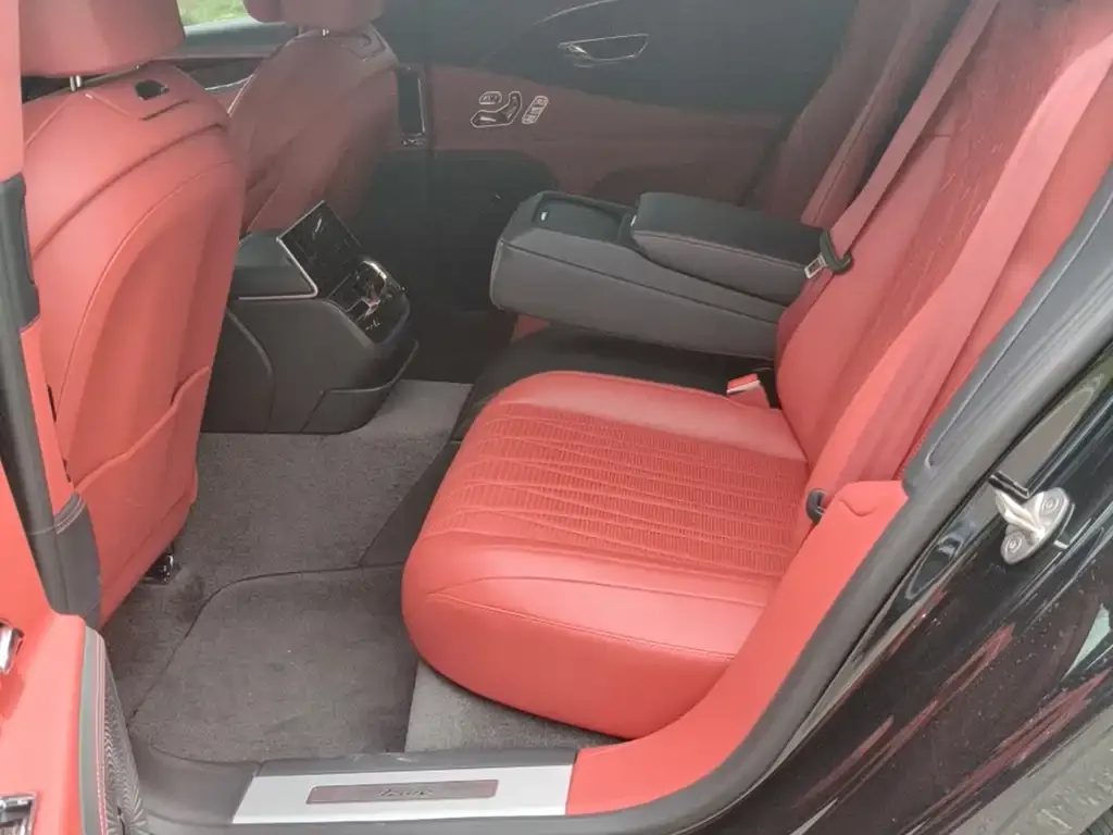 Bentley Flying Spur — фото 9