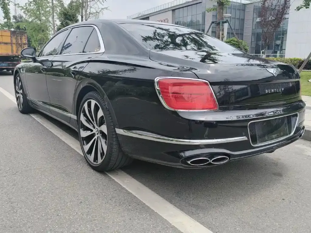 Bentley Flying Spur — фото 6