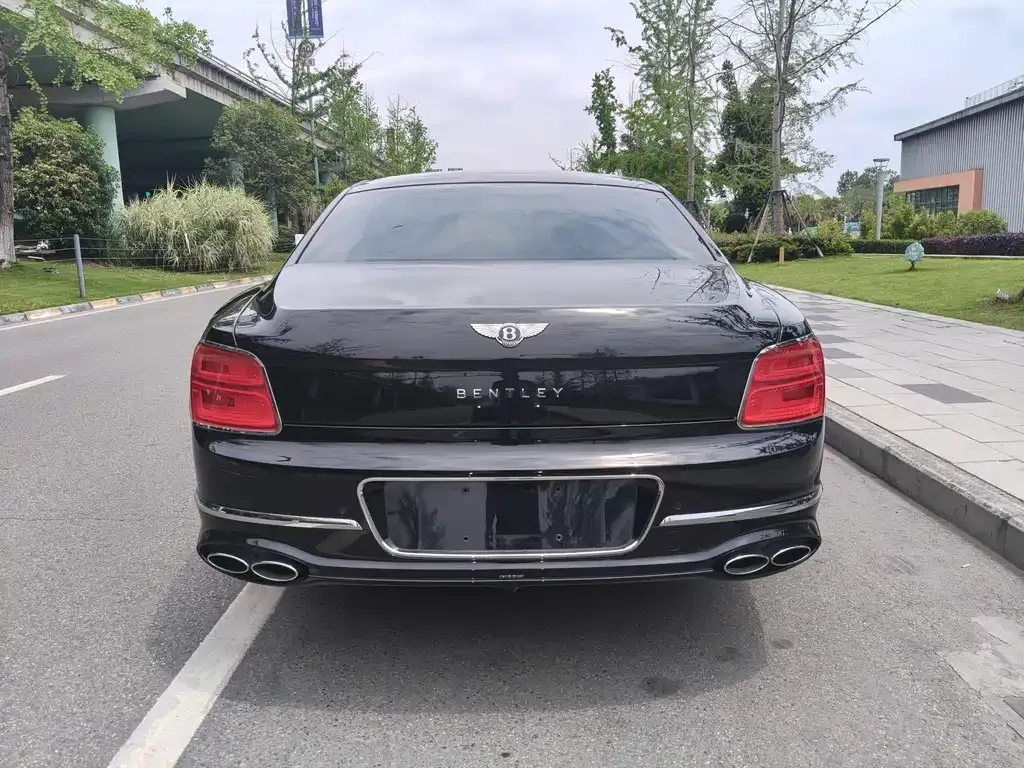 Bentley Flying Spur — фото 8