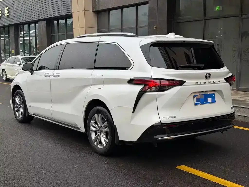Toyota Sienna — фото 4