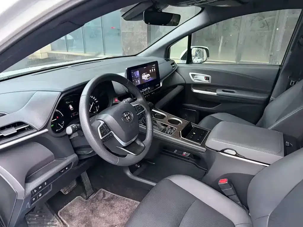 Toyota Sienna — фото 2