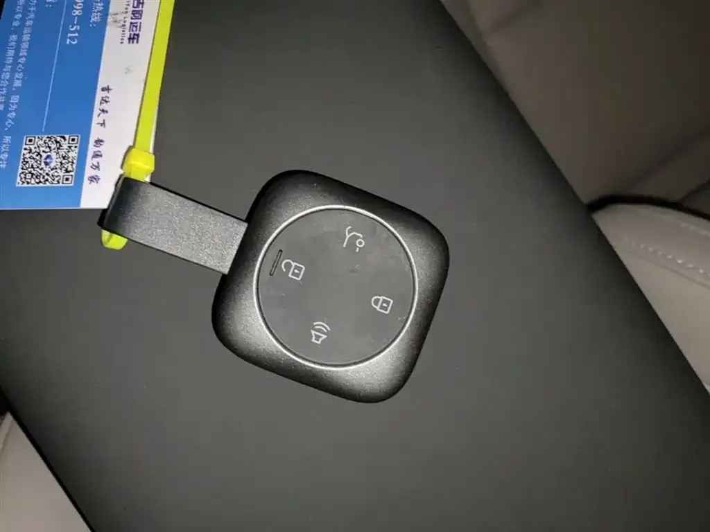 Volvo XC70 Plug-in Hybrid — фото 4