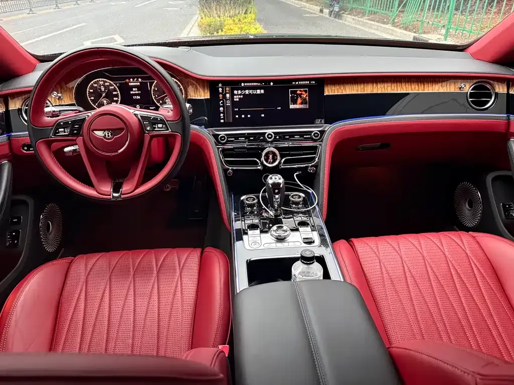 Bentley Flying Spur — фото 4
