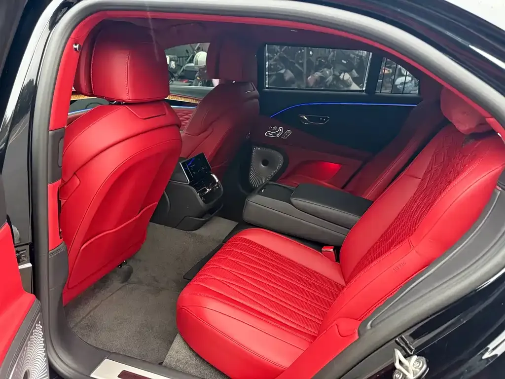 Bentley Flying Spur — фото 3