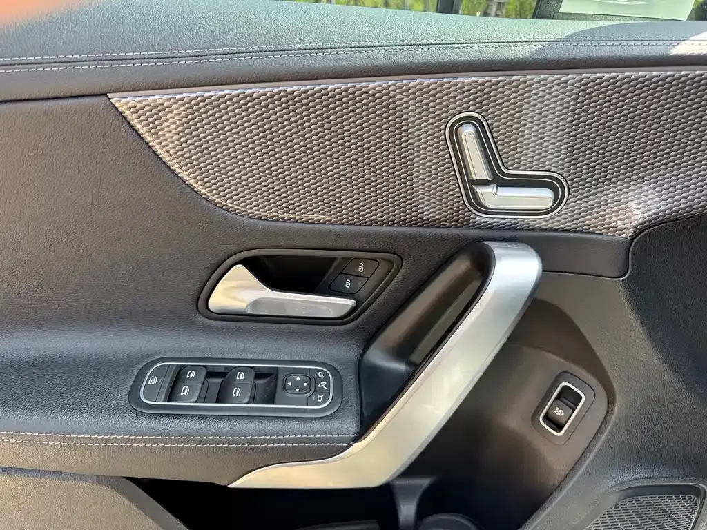 Mercedes-Benz A-Class — фото 10
