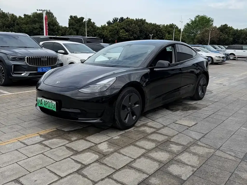 Tesla Model 3 — фото 1