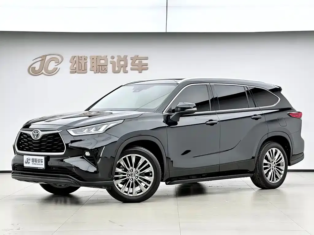 Toyota Highlander — фото 1