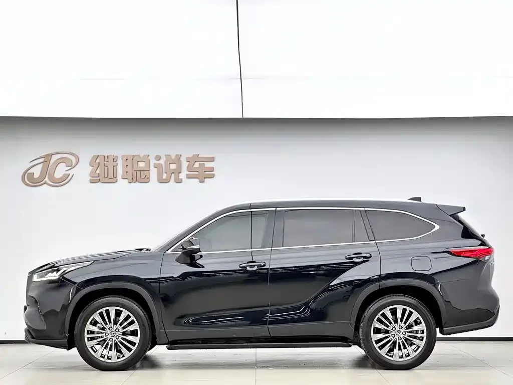 Toyota Highlander — фото 8