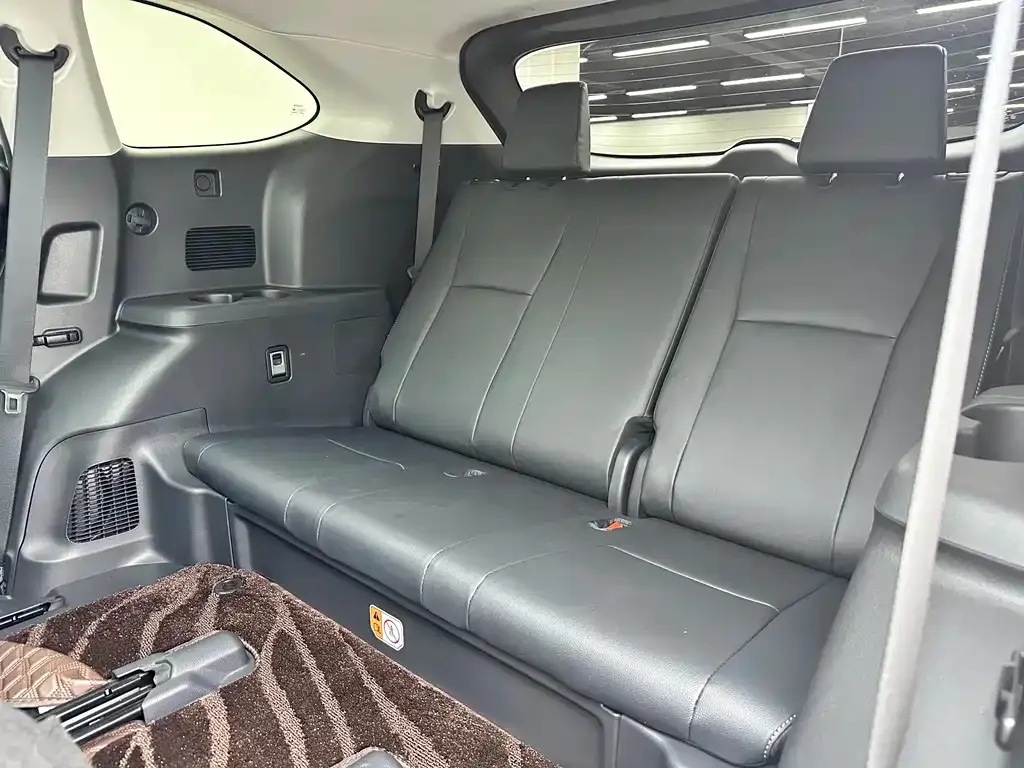 Toyota Highlander — фото 10