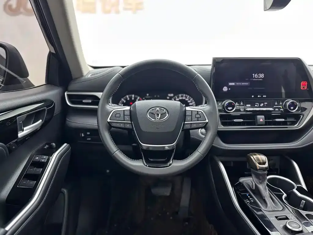 Toyota Highlander — фото 5