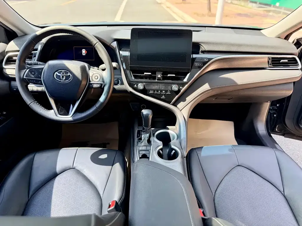 Toyota Camry — фото 9
