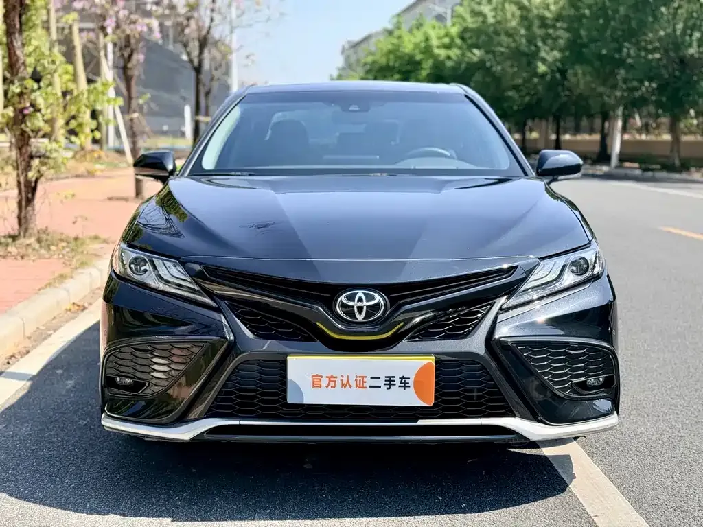 Toyota Camry — фото 2