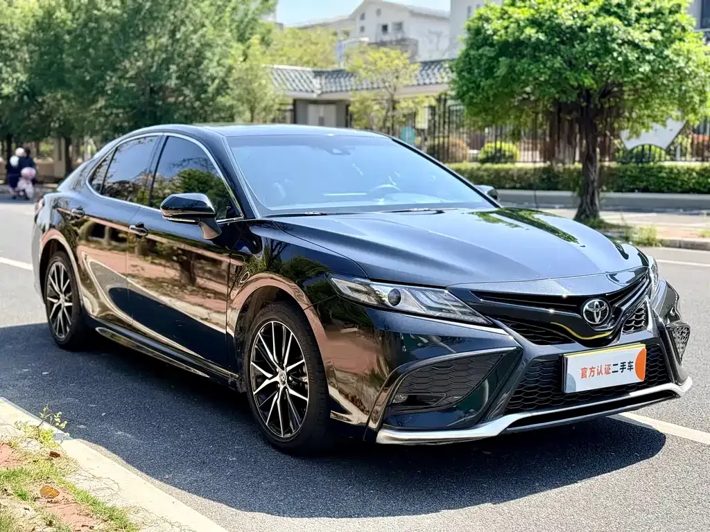 Toyota Camry — фото 8