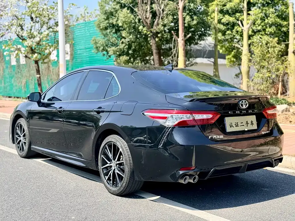 Toyota Camry — фото 7