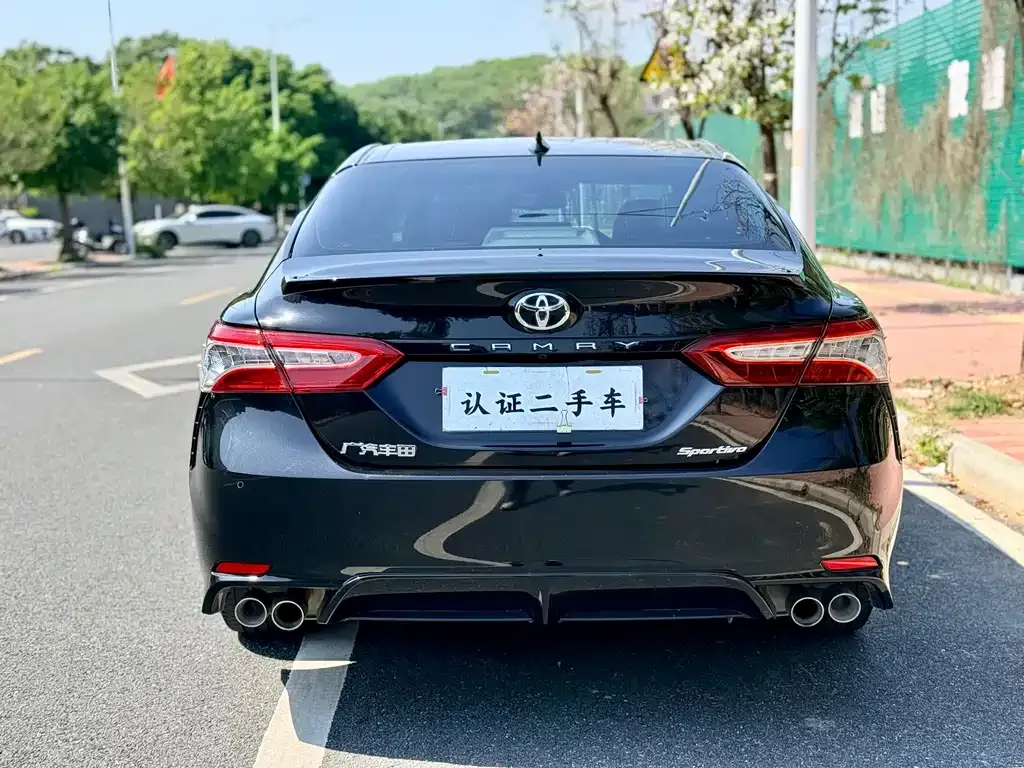 Toyota Camry — фото 4