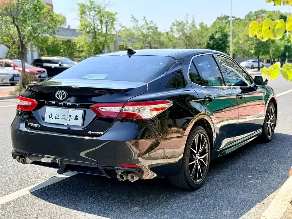 Toyota Camry — фото 6
