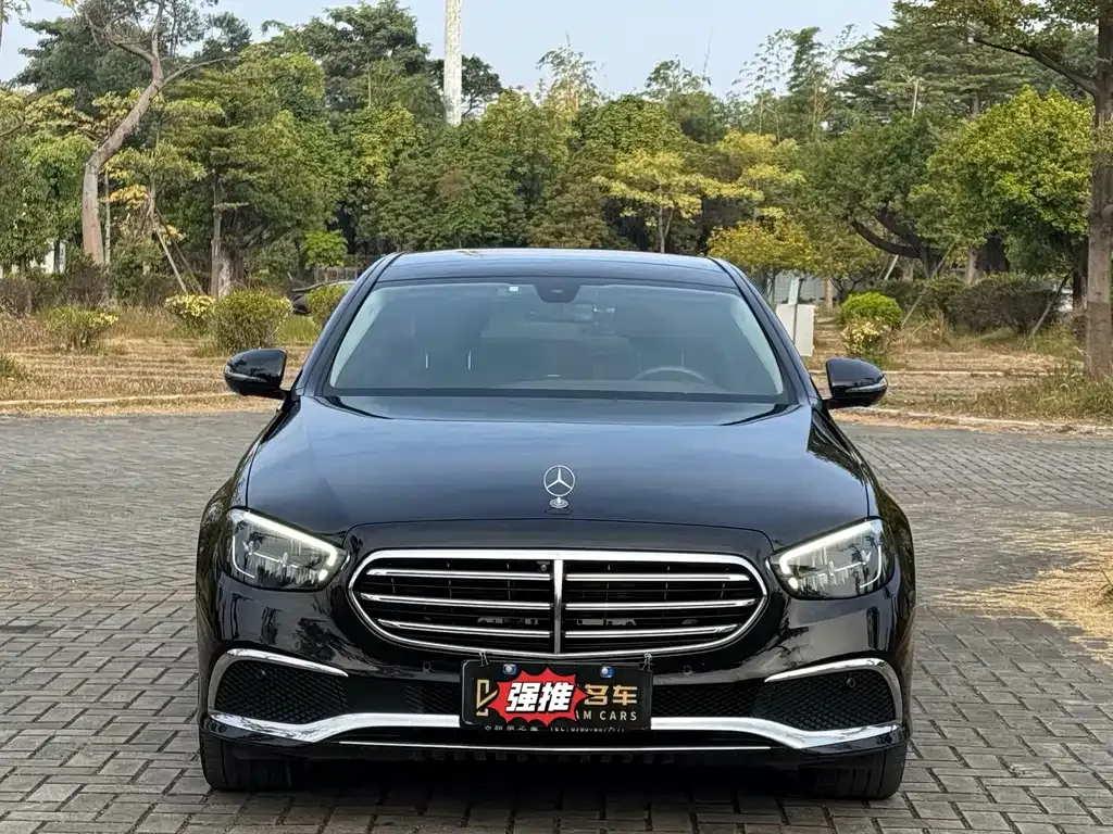 Mercedes-Benz E-Class — фото 1