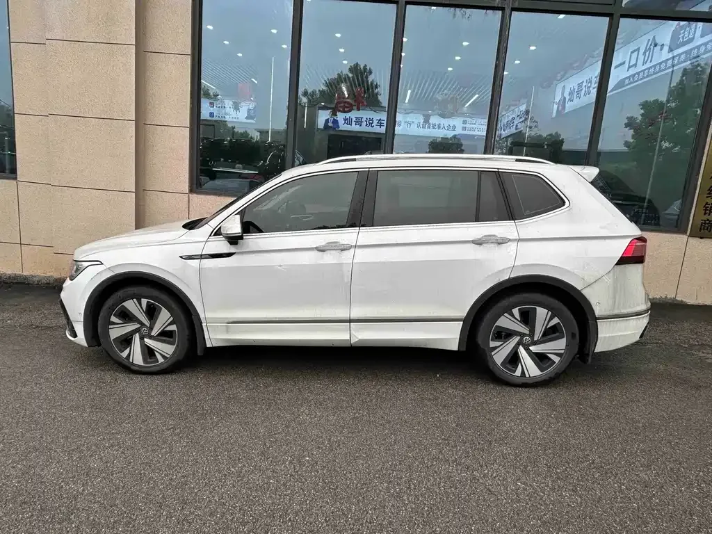 Volkswagen Tiguan L — фото 6