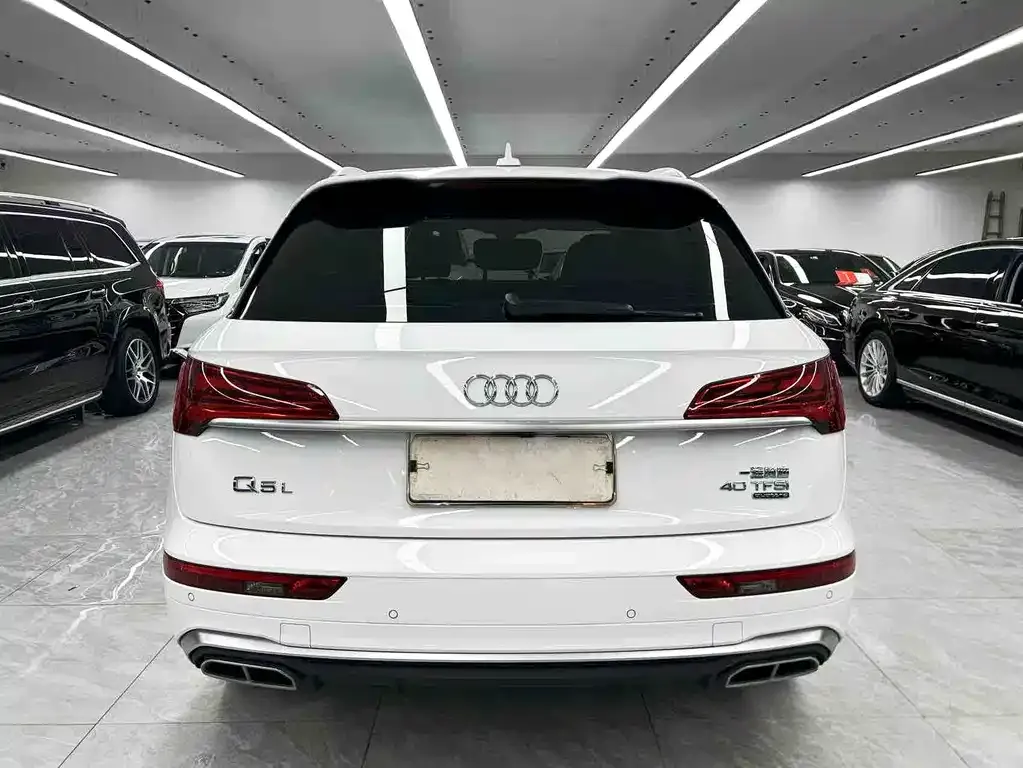 Audi Q5L — фото 5