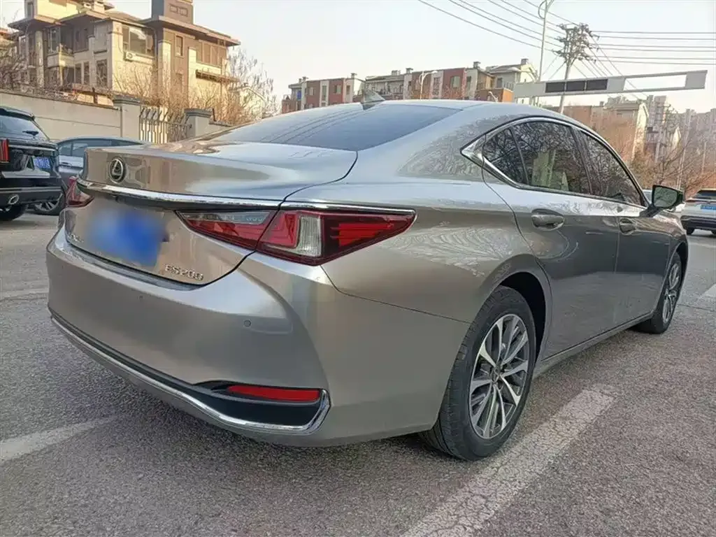 Lexus ES — фото 9