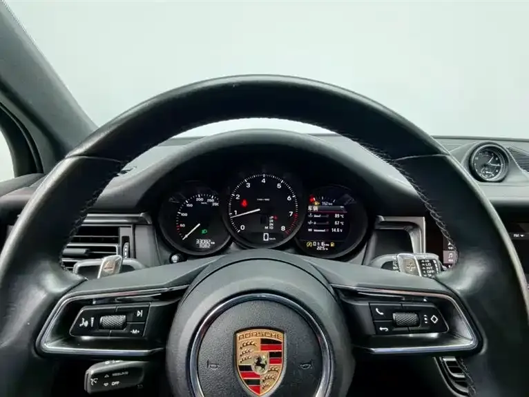 Porsche Macan — фото 9