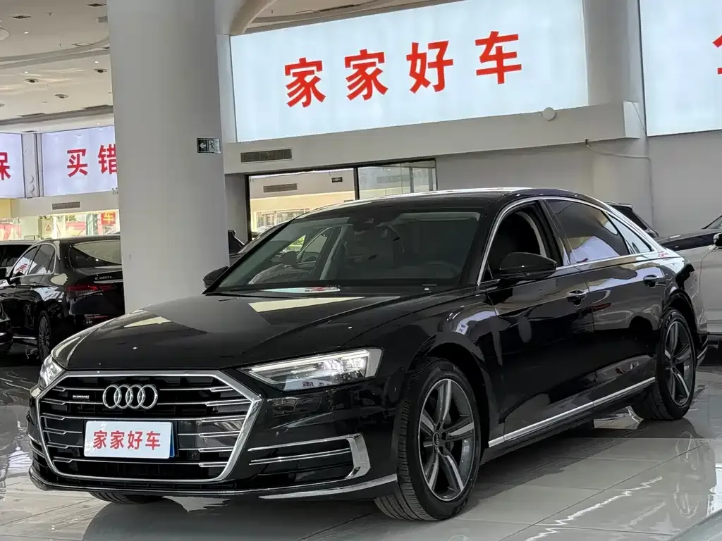 Audi A8 — фото 1
