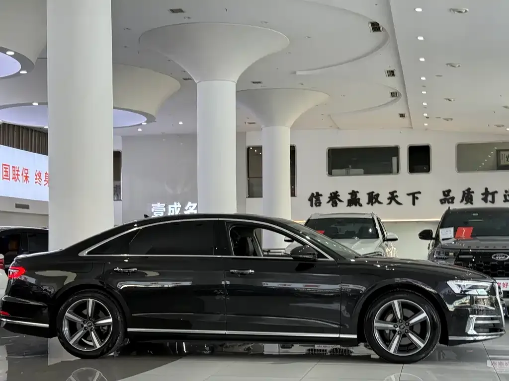 Audi A8 — фото 3