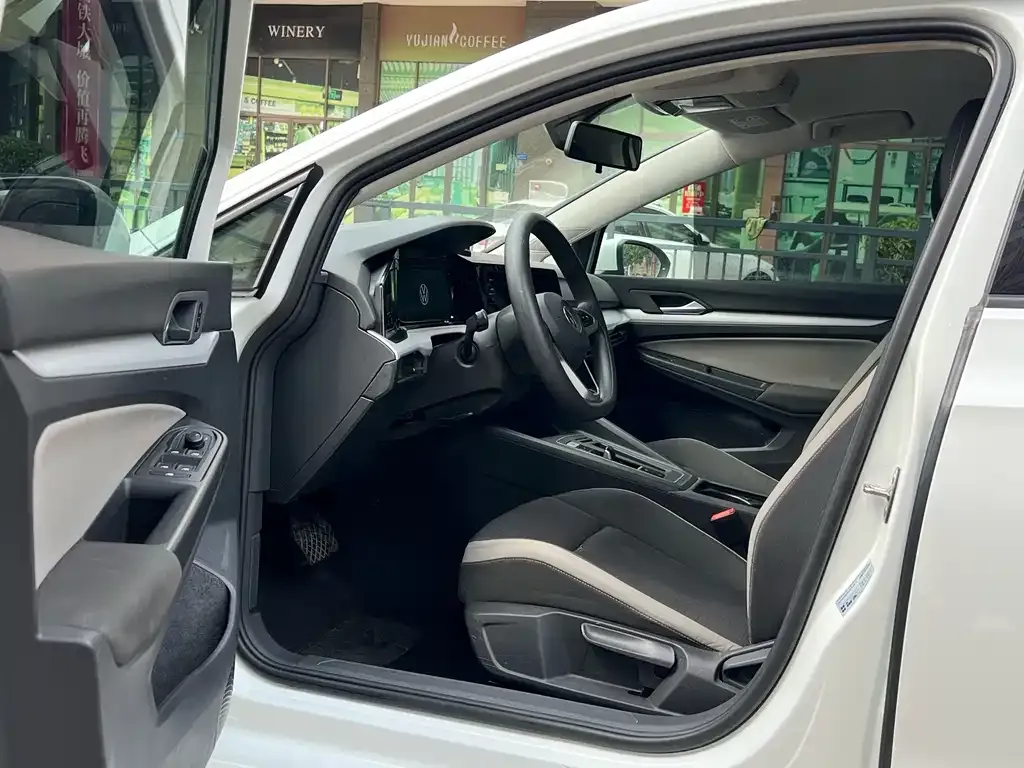Volkswagen Golf 2023 из CN, фото 8