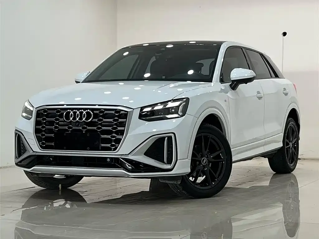 Audi Q2L — фото 1