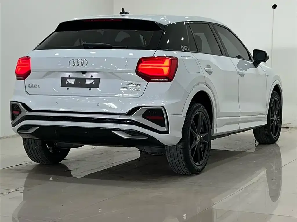 Audi Q2L — фото 4