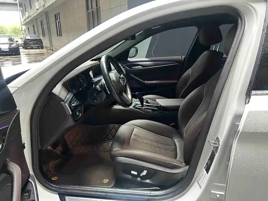 BMW 5 Series — фото 8