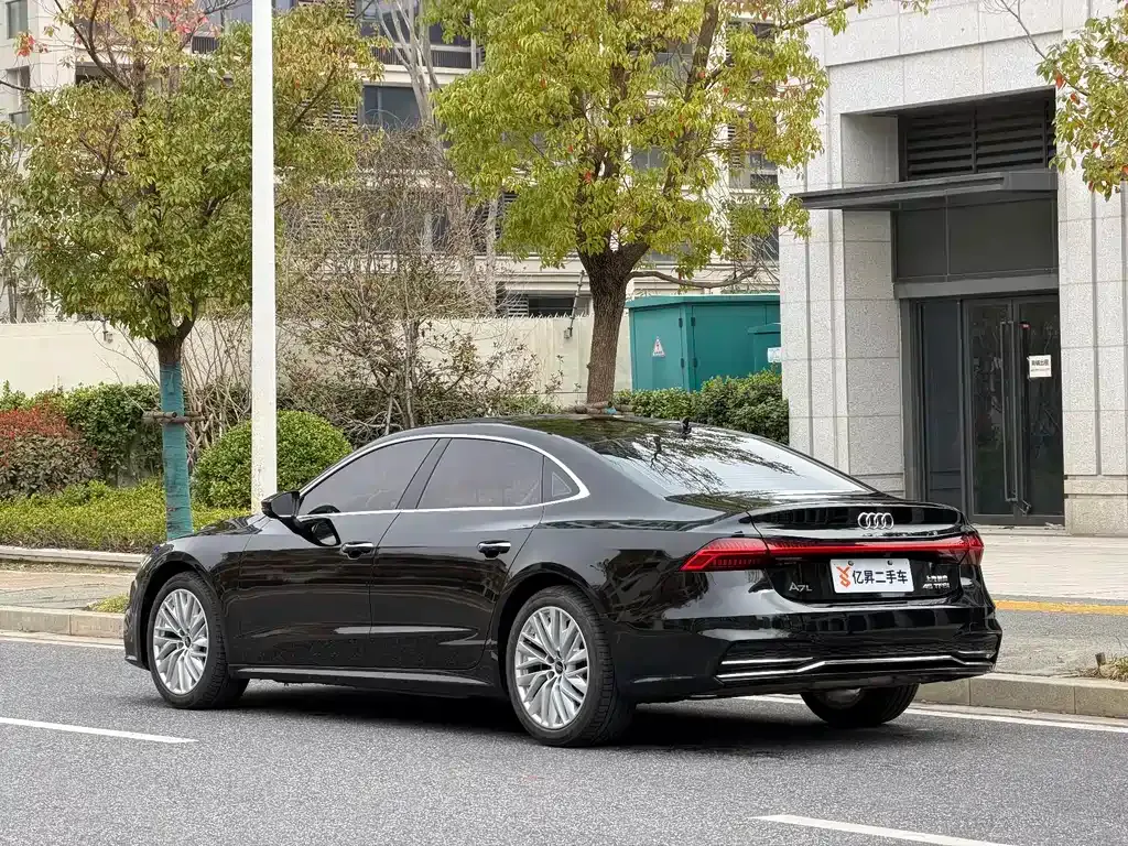 Audi A7L — фото 10