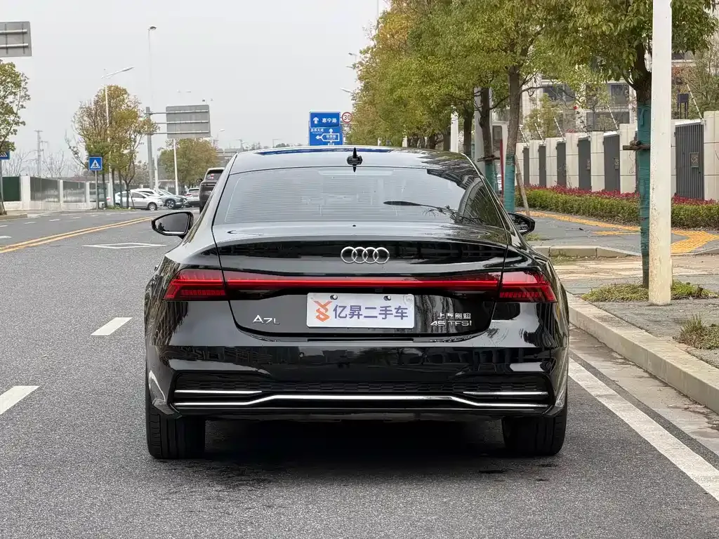 Audi A7L — фото 9
