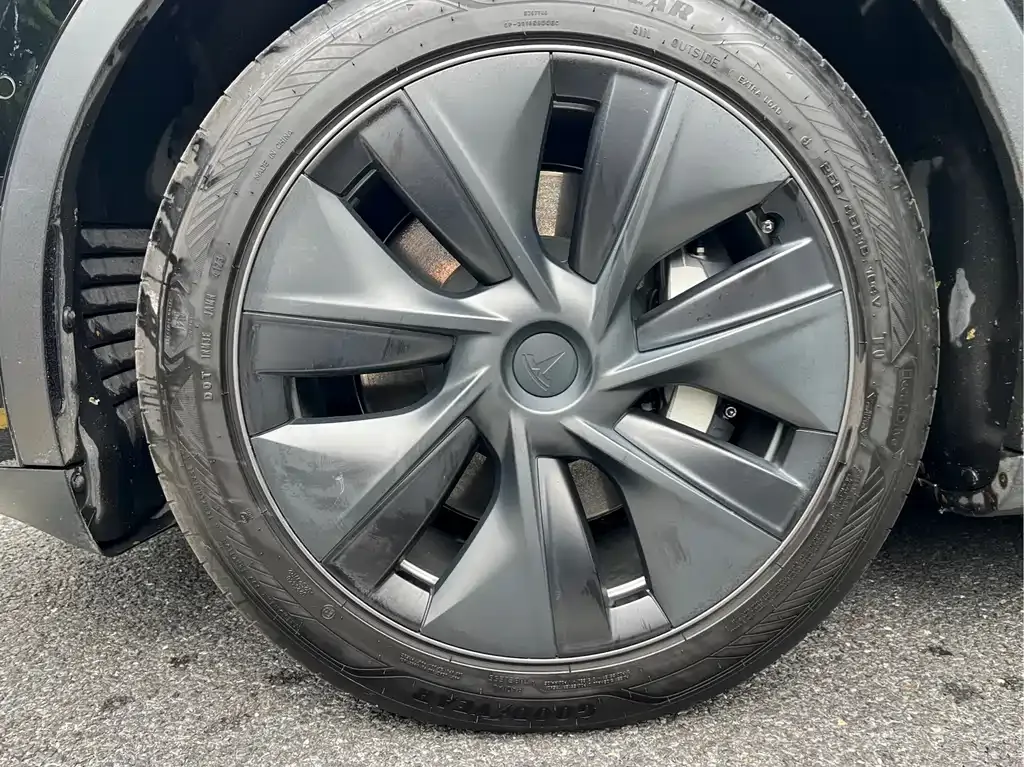 Tesla Model Y — фото 5