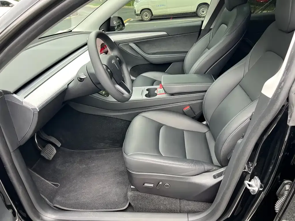 Tesla Model Y — фото 2