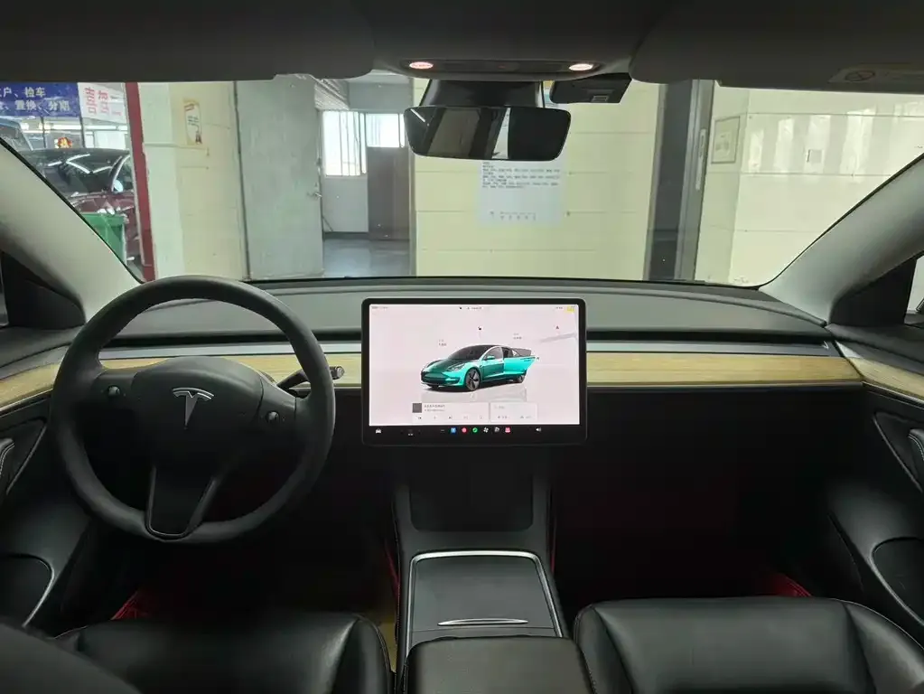 Tesla Model 3 — фото 2