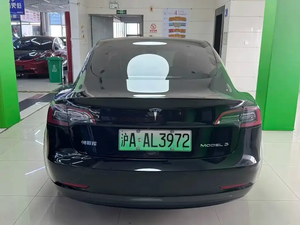 Tesla Model 3 — фото 3