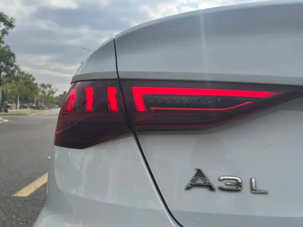 Audi A3 2023 из CN, фото 2