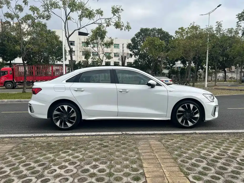 Audi A3 2023 из CN, фото 4