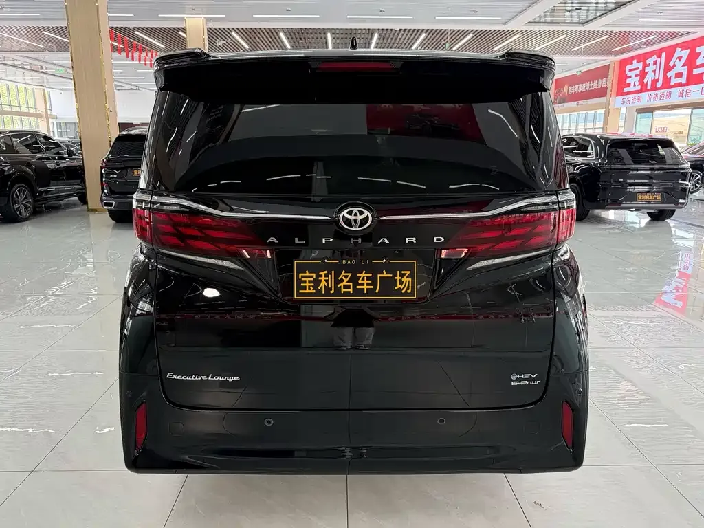 Toyota Alphard — фото 4