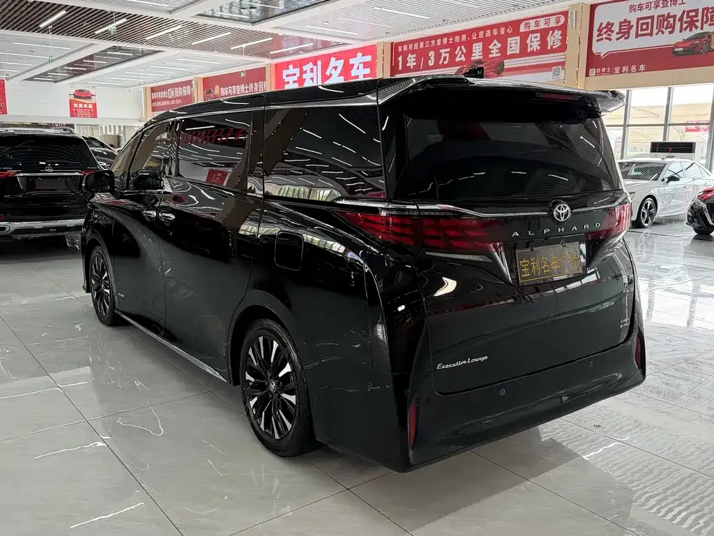 Toyota Alphard — фото 9