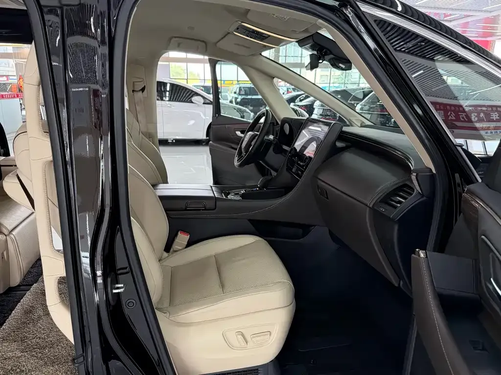 Toyota Alphard — фото 7