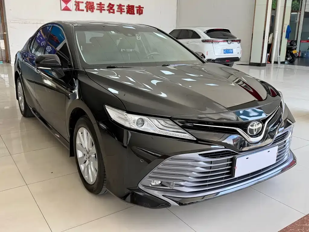 Toyota Camry — фото 3