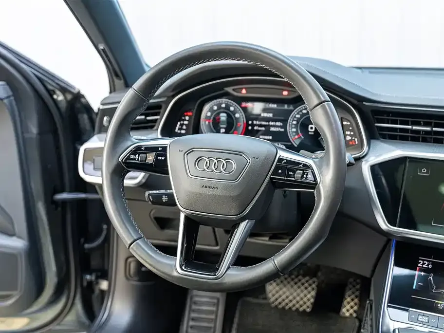 Audi A6L — фото 10