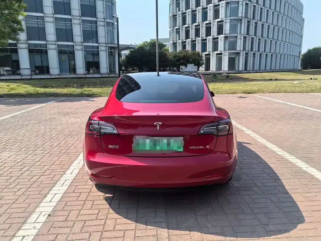 Tesla Model 3 — фото 6