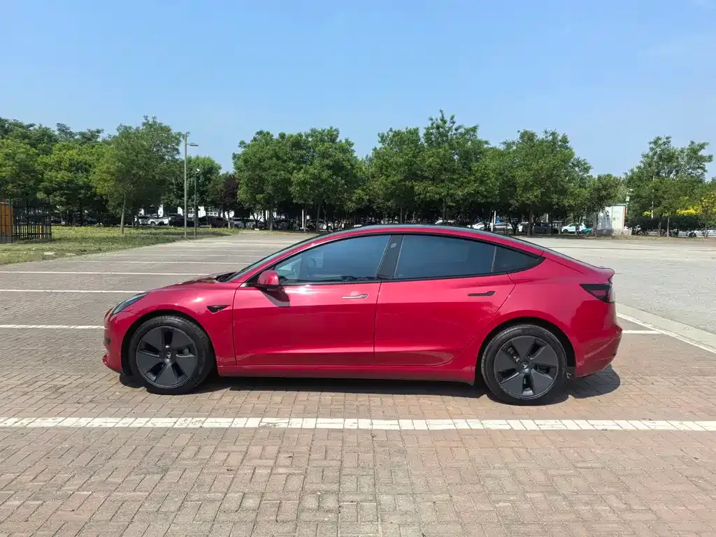 Tesla Model 3 — фото 7
