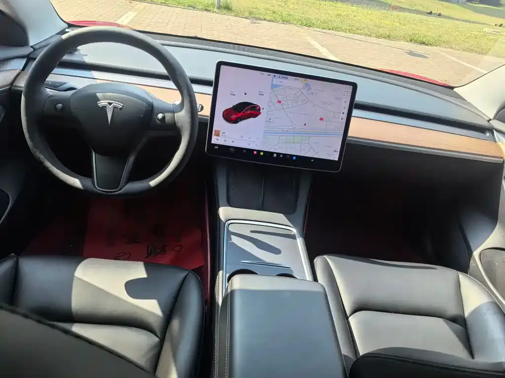 Tesla Model 3 — фото 3