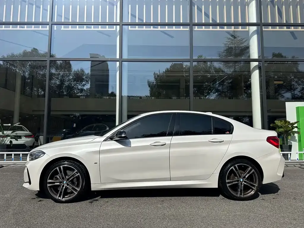BMW 1 Series 2021 из CN, фото 5