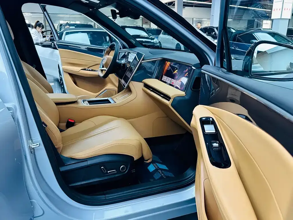 Geely Galaxy L7 — фото 7