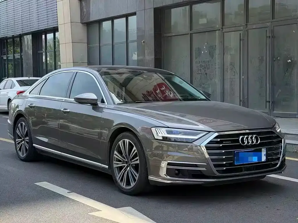 Audi A8 — фото 5